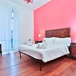 Guesthost - Residenza Mura Greche Historic Center Апартаменты Неаполь