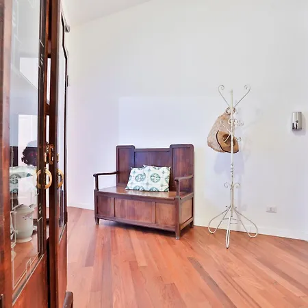 Guesthost - Residenza Mura Greche Historic Center *
